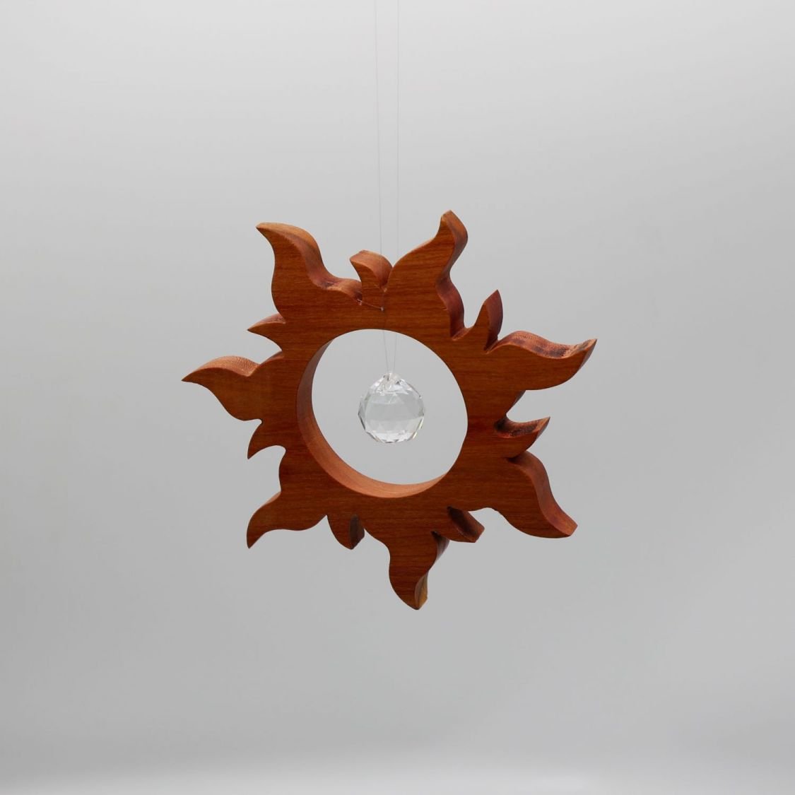 Apanhador solar de madeira nobre para pendurar com esfera de cristal
