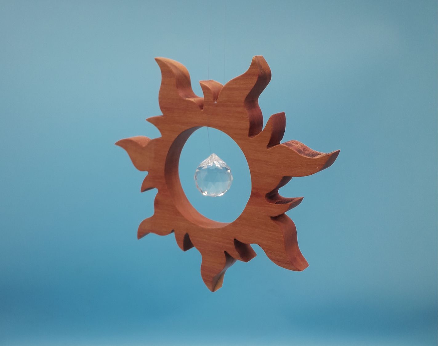 Apanhador solar de madeira nobre para pendurar com esfera de cristal