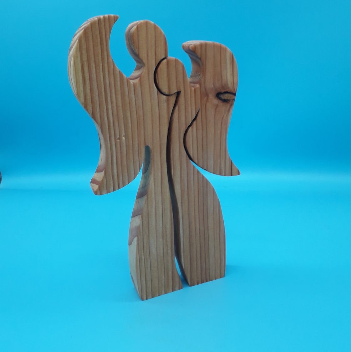 Casal de 2 anjos que se abraçam