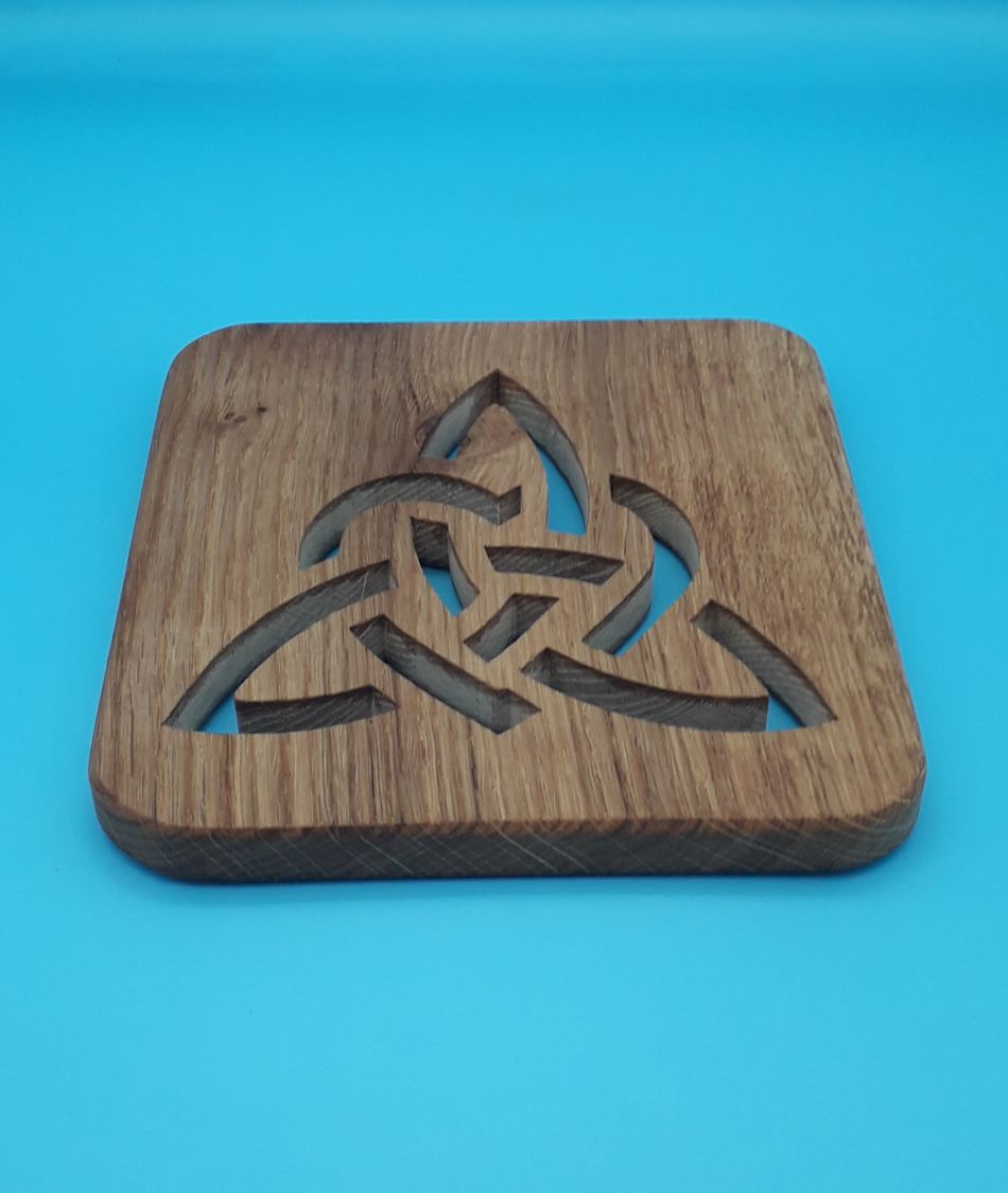 Triângulo Trivet Celtic num quadrado