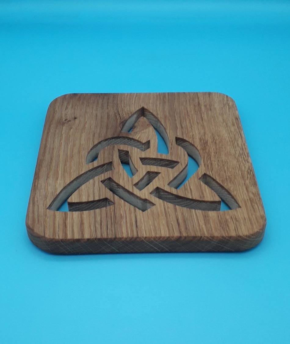 Triângulo Trivet Celtic num quadrado