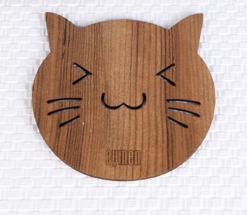 Cabeça de gato de montanha em chapa