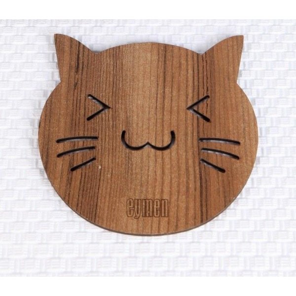 Cabeça de gato de montanha em chapa
