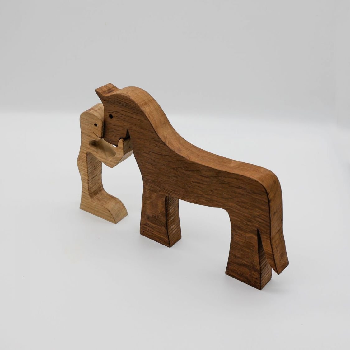 O homem e o seu cavalo estatueta de madeira