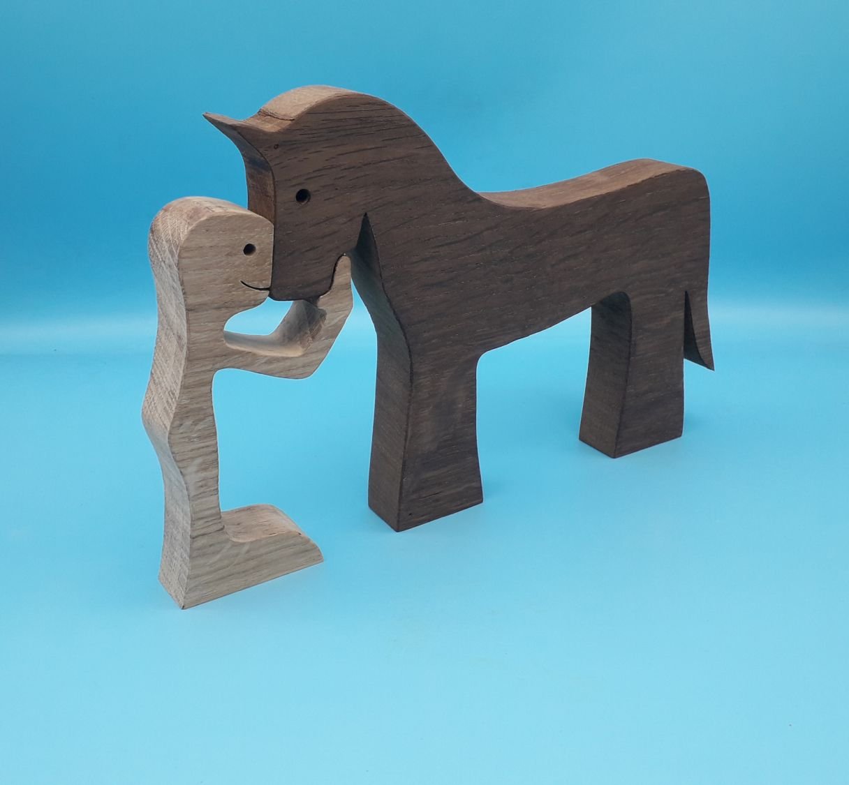 O homem e o seu cavalo estatueta de madeira