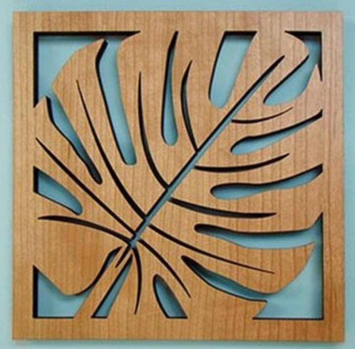 Sob a placa La Feuille d'Hévéa
