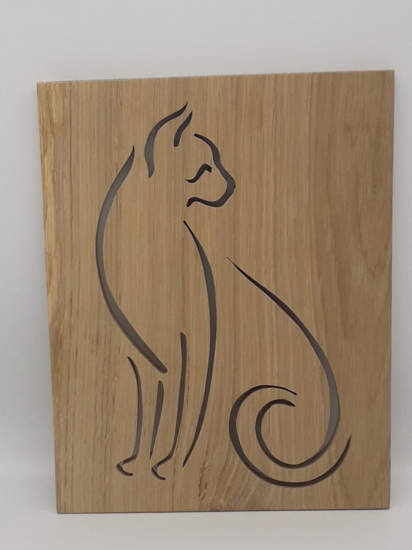 Figura de gato a todo o comprimento