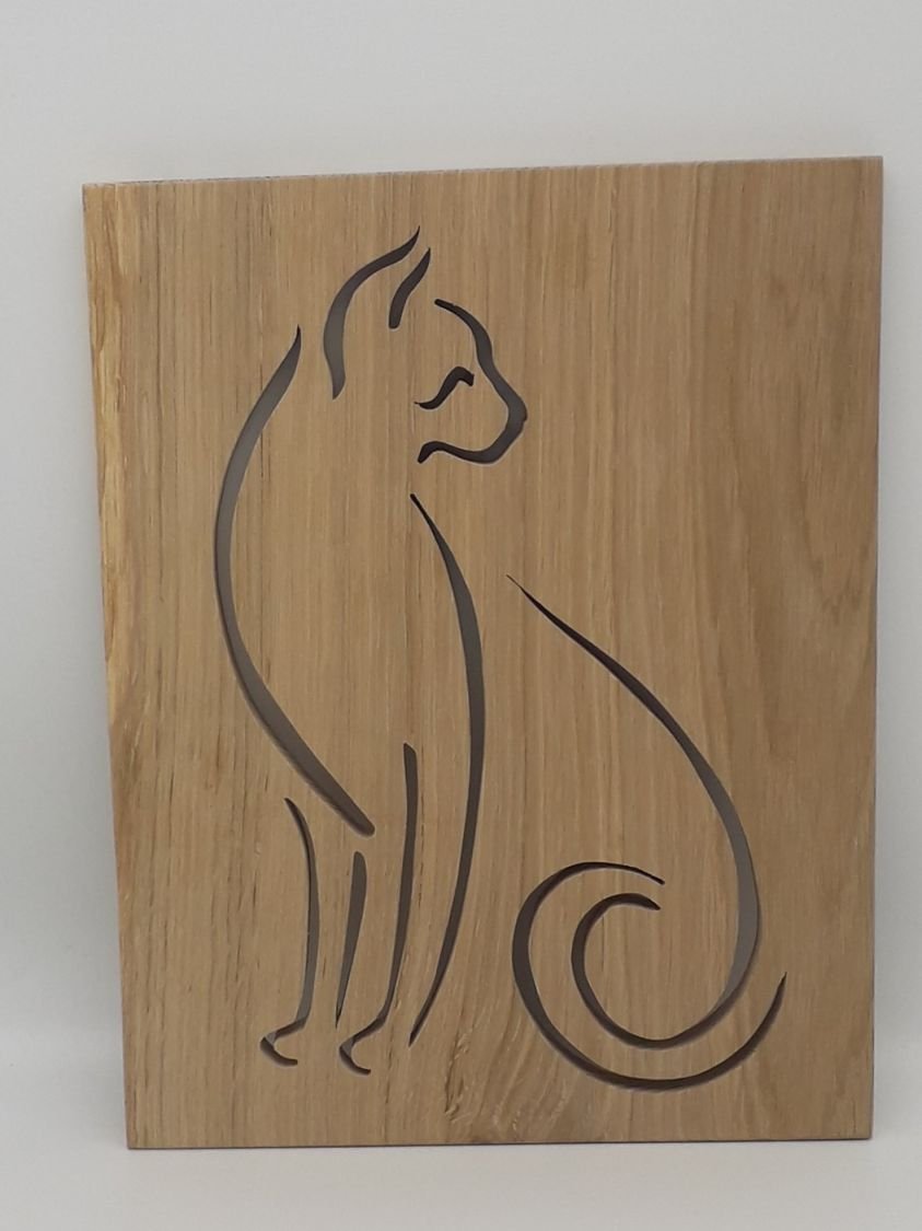 Figura de gato a todo o comprimento