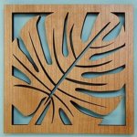 Sob a placa La Feuille d'Hévéa