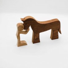 O homem e o seu cavalo estatueta de madeira