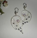 Brincos de renda branca com cristal Swarovski e pérolas