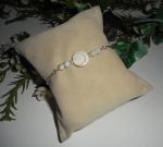 Pulseira de Santa Lúcia com missangas madrepérola sobre corrente de prata 925