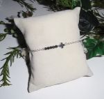 Cruz original e bracelete de pedras hematita sobre corrente de prata 925