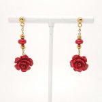 Brincos de gorgon rosa vermelha 
