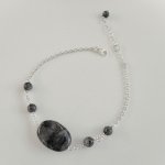 Pulseira de pedra labradorite cinzenta sobre corrente de prata 925