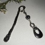 Bookmark com pequenas ferraduras de prata e pedras hematites