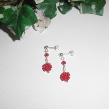 Brincos com rosa de gorgonha esculpida e pérolas em 925 tachas de prata
