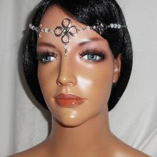 Tiara de cristal boémio branco opaco com motivos celtas 2 em 1
