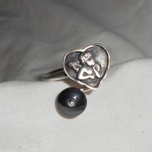 Anel original de prata 925 com anjo no coração e pedra hematita
