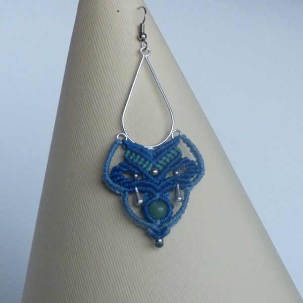 Brincos em micro-macram&eacute; azul/azul/verde-turquesa