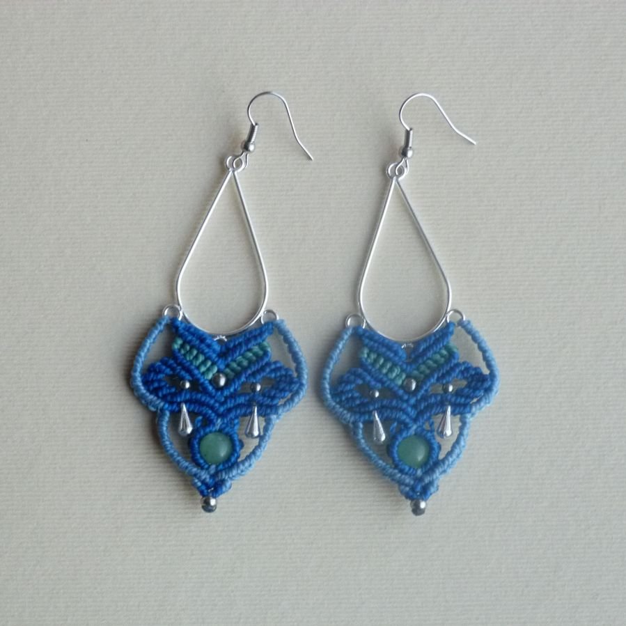 Brincos em micro-macramé azul/azul/verde-turquesa