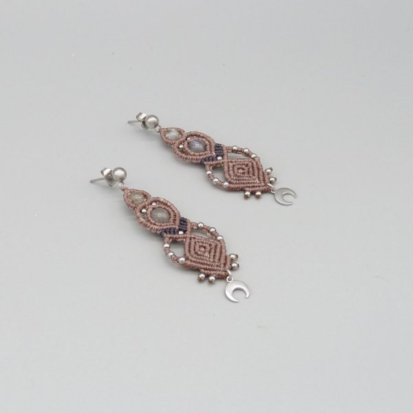 Boucles d'oreilles  en micro-macram&eacute; couleur taupe