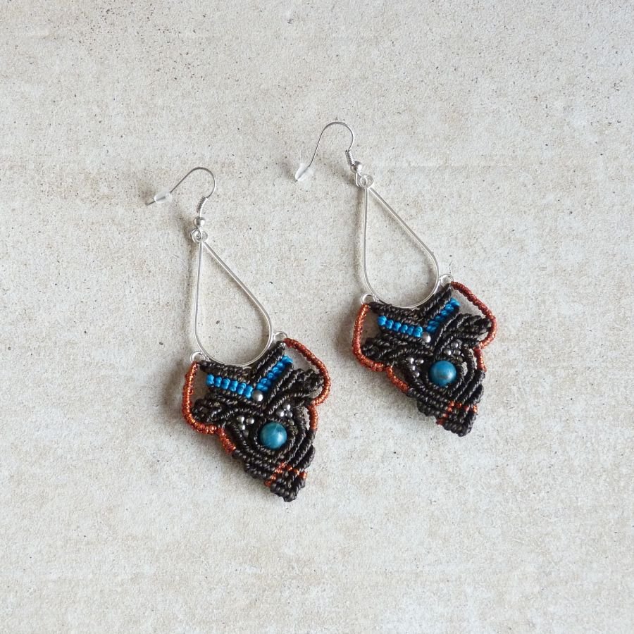 Brincos em micro-macramé castanho, azul turquesa, cobre