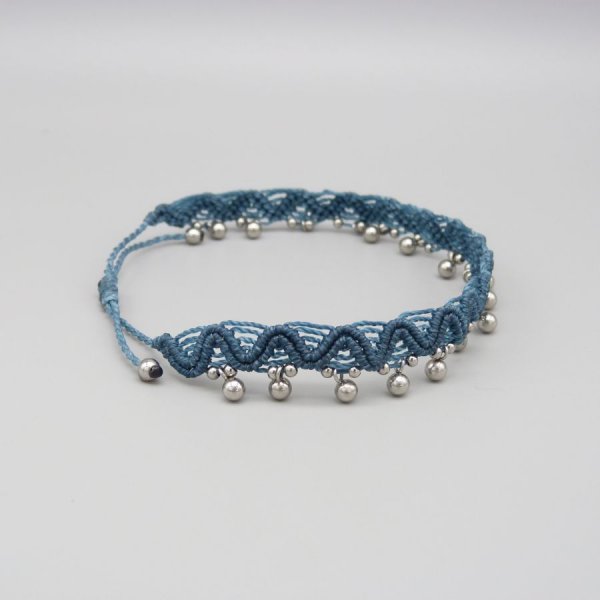 Anklet em micromacram&eacute; azul de pato