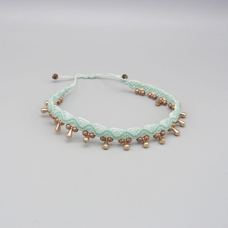Anklet em micro-macramé "verde menta de água