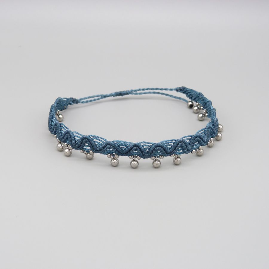 Anklet em micromacramé azul de pato