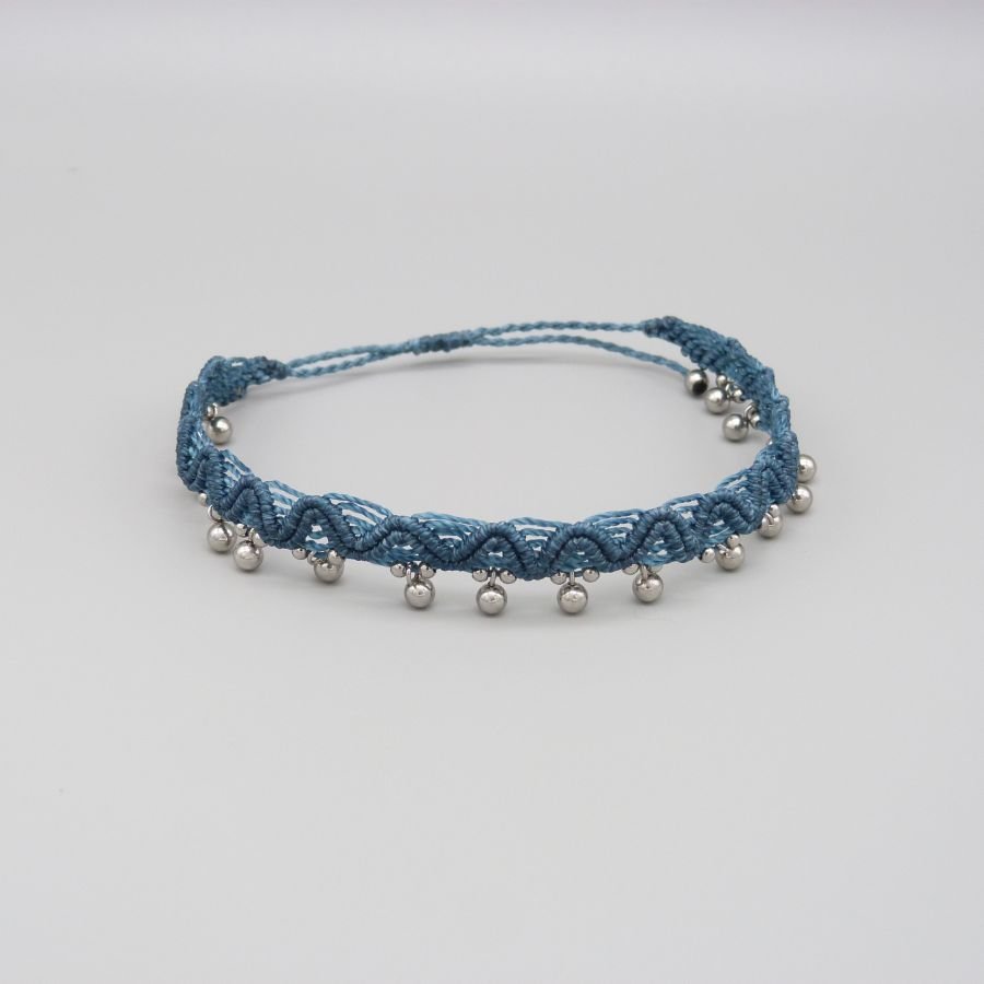 Anklet em micromacramé azul de pato