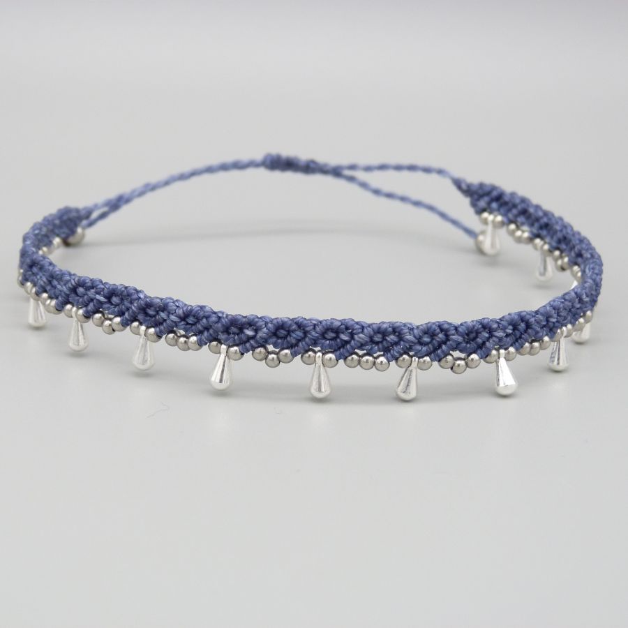 Anklet em micromacramé azul de pato