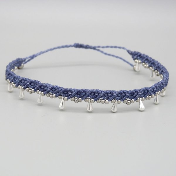 Anklet em micromacram&eacute; azul de pato