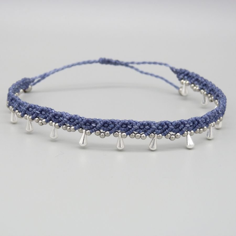 Anklet em micromacramé azul de pato