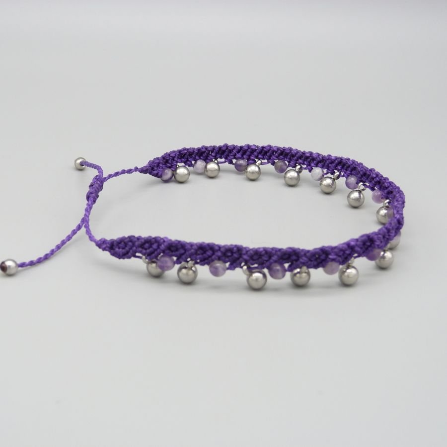 Anklet em micromacramé púrpura