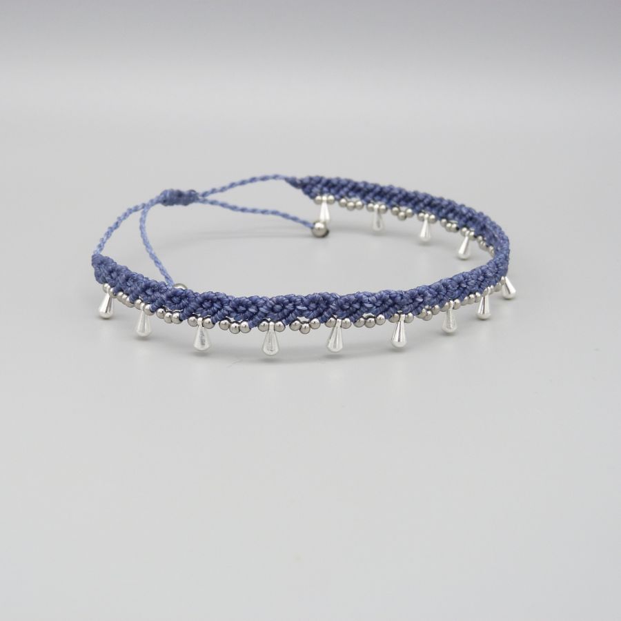 Anklet em micromacramé azul de pato