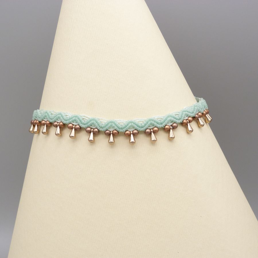 Anklet em micro-macramé "verde menta de água