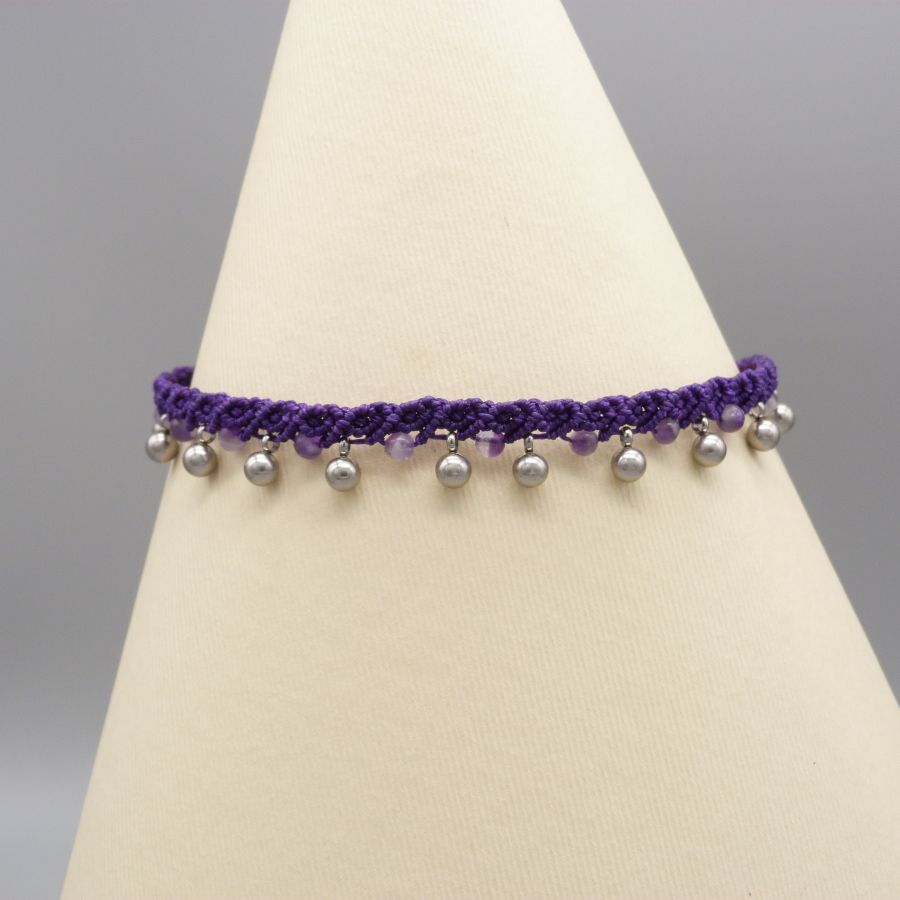 Anklet em micromacramé púrpura