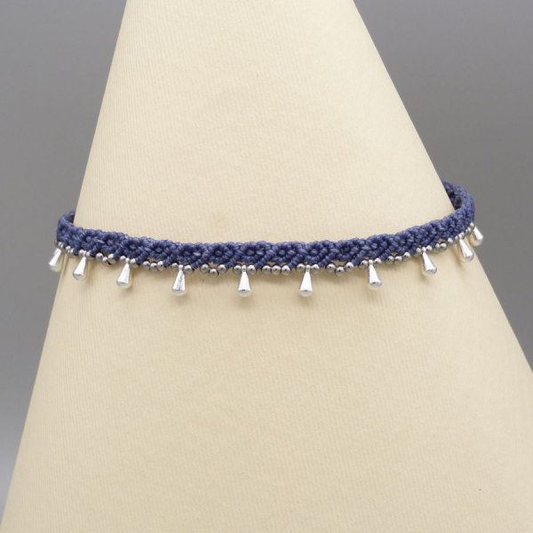 Anklet em micromacram&eacute; azul de pato