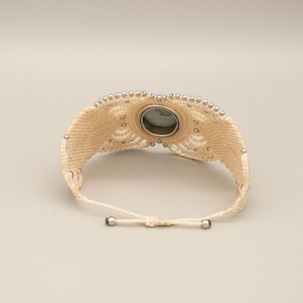 Pulseira micromacram&eacute; bege clara com uma &aacute;gata