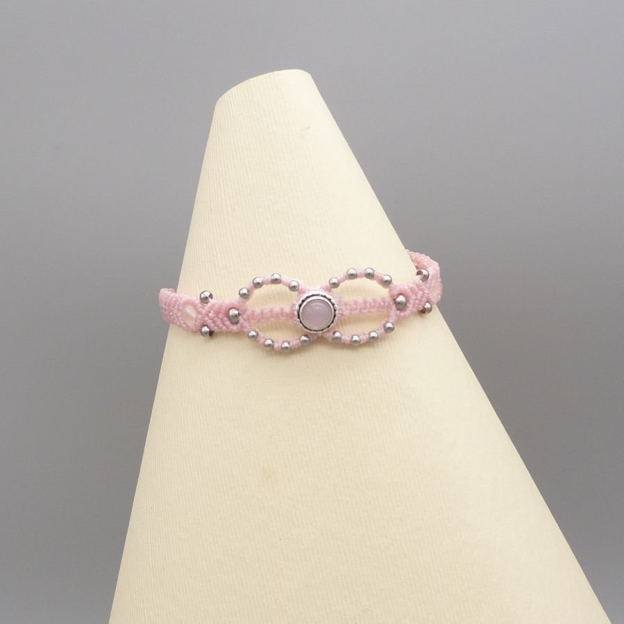 Pulseira micro-macramé rosa com uma pedra de quartzo rosa