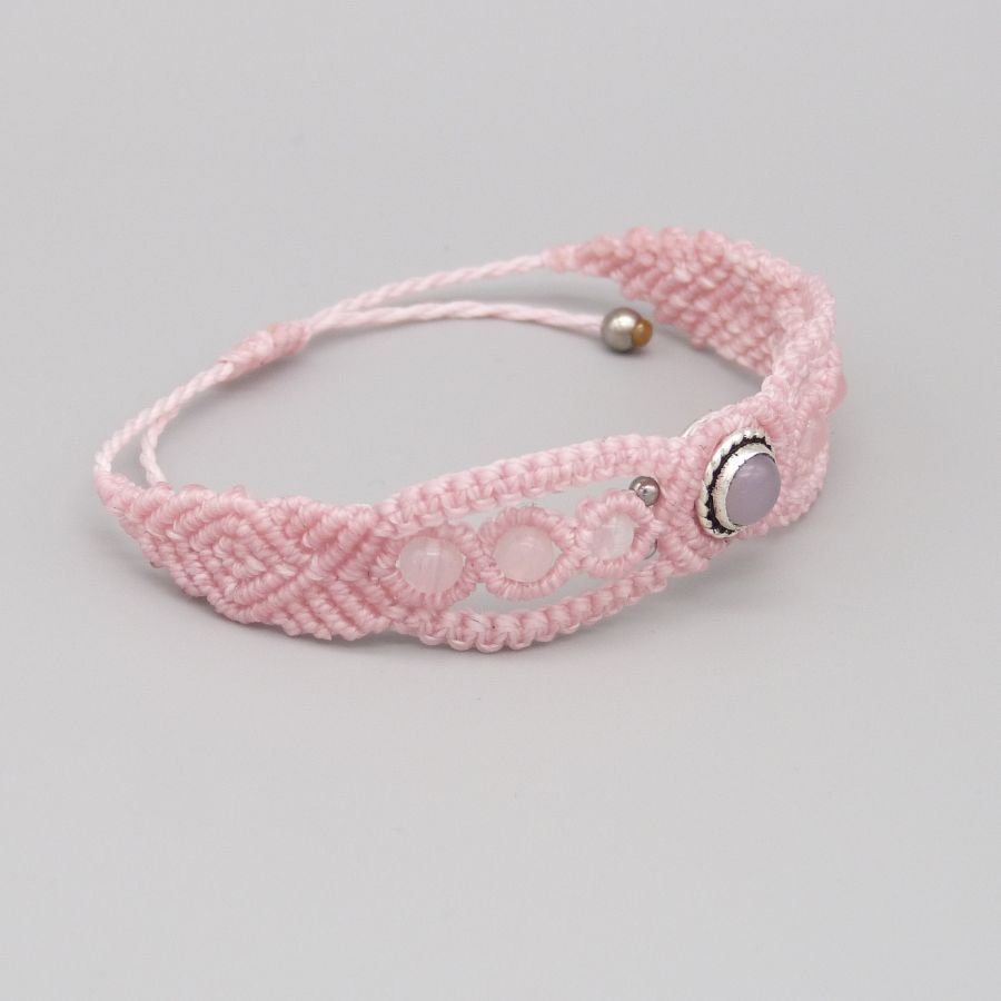 Pulseira micro-macramé rosa com uma pedra de quartzo rosa