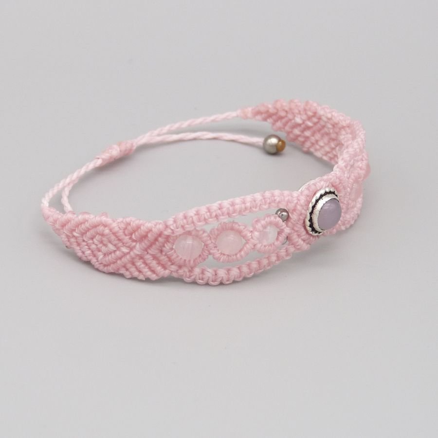 Pulseira micro-macramé rosa com uma pedra de quartzo rosa