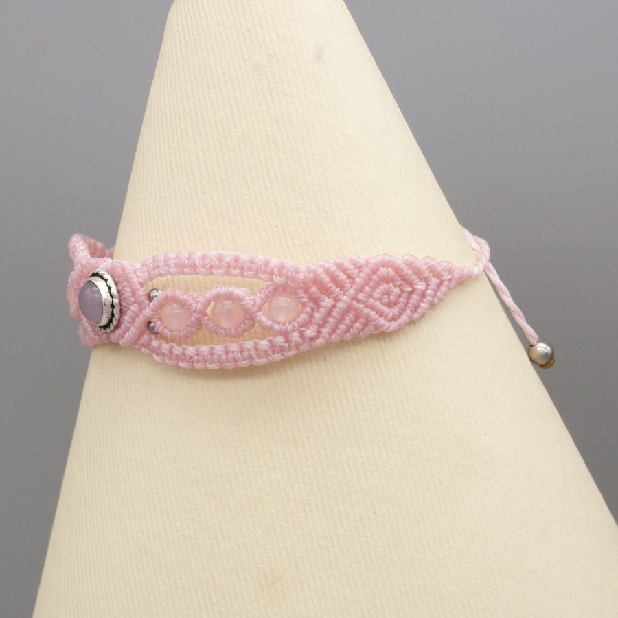 Pulseira micro-macramé rosa com uma pedra de quartzo rosa