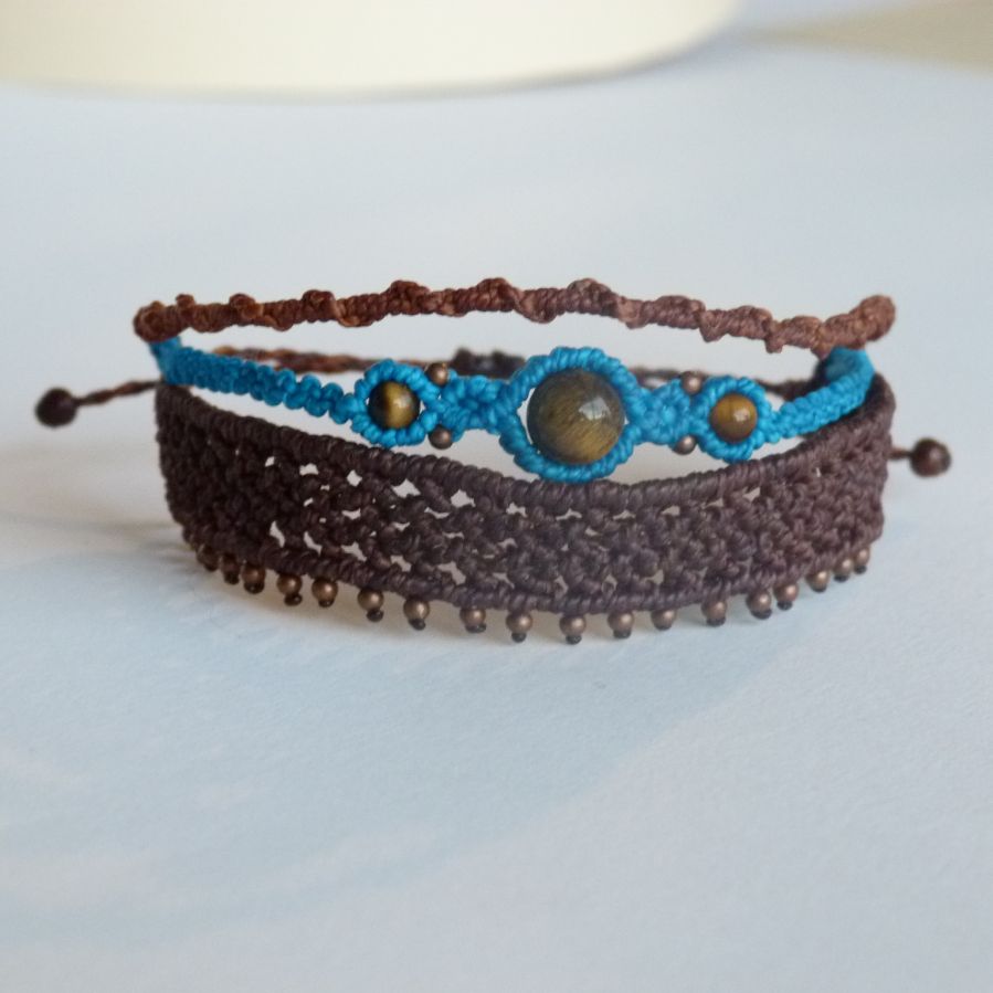 3 em 1 pulseira multi-comprimento castanha e turquesa em micro-macramé