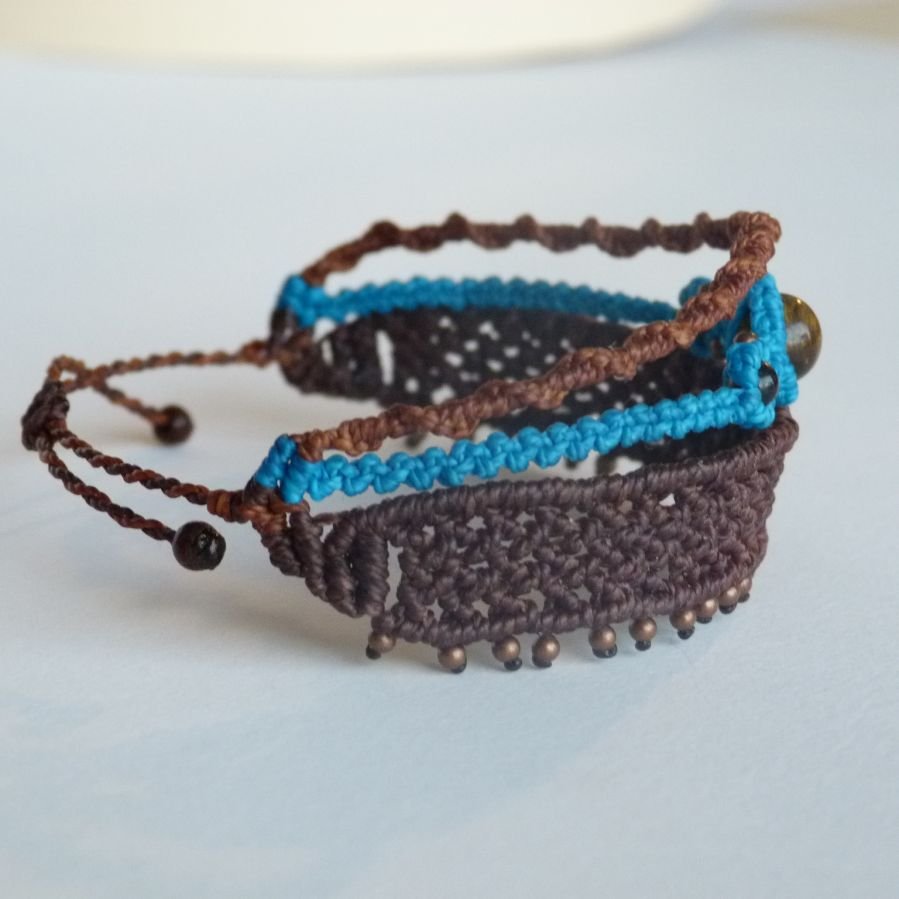 3 em 1 pulseira multi-comprimento castanha e turquesa em micro-macramé