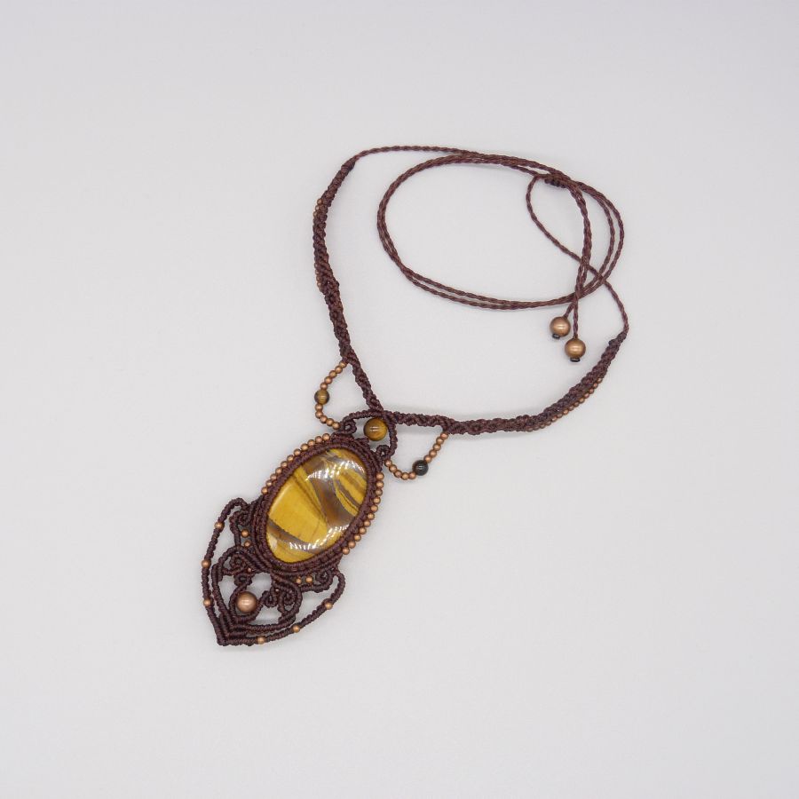 Colar micromacramé castanho com um cabochon olho de tigre