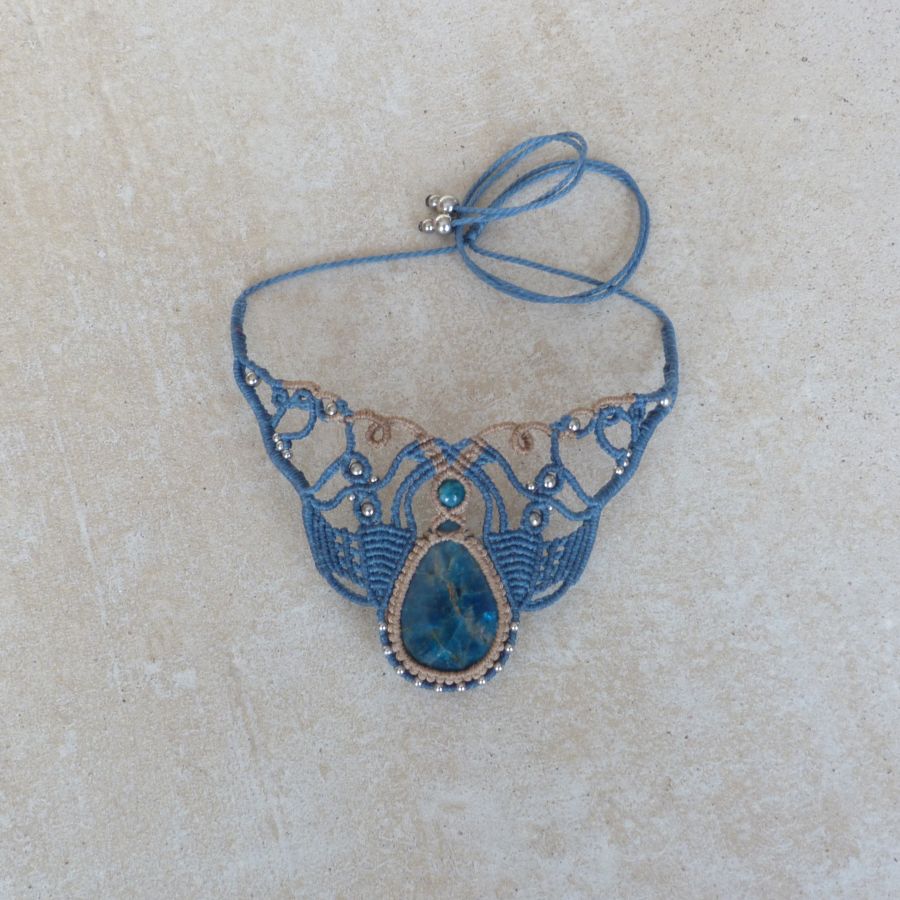 colar micromacramé azul pato bege com apatite