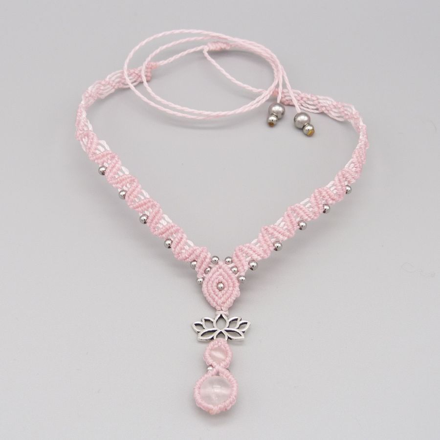 Colar micromacramé rosa com duas contas de quartzo 