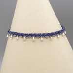 Anklet em micromacramé azul de pato